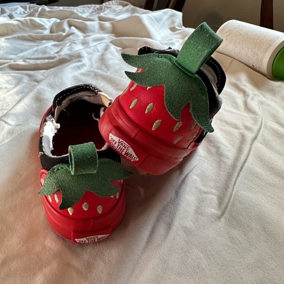VANS strawberry velcro / slip on shoes 🍓 - Picture 4 of 9